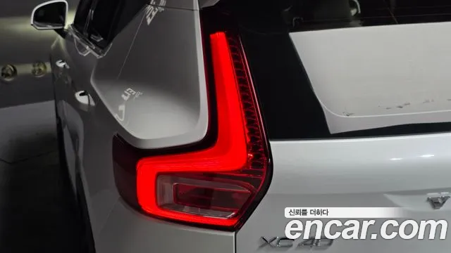 Volvo XC40 — Фото автомобиля 8