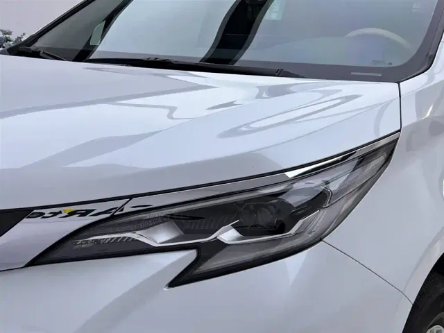 Toyota Sienna — Фото автомобиля 12