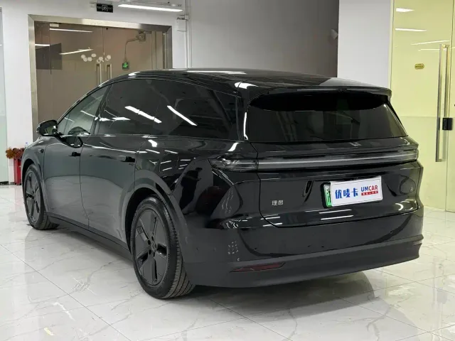 Li Auto i8 — Фото автомобиля 4