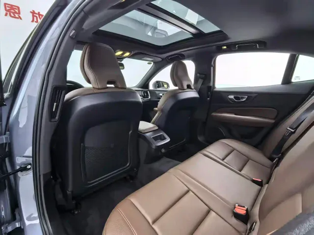 Volvo S60 — Фото автомобиля 12