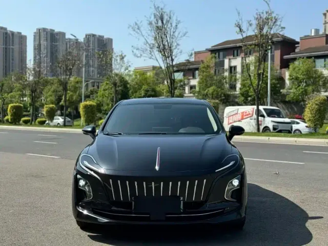 Hongqi E-QM5 — Фото автомобиля 2