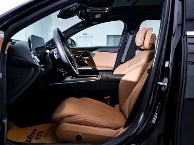Mercedes-Benz E-Class — Фото автомобиля 24