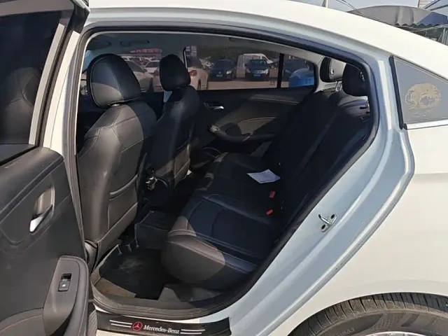Roewe i5 — Фото автомобиля 16