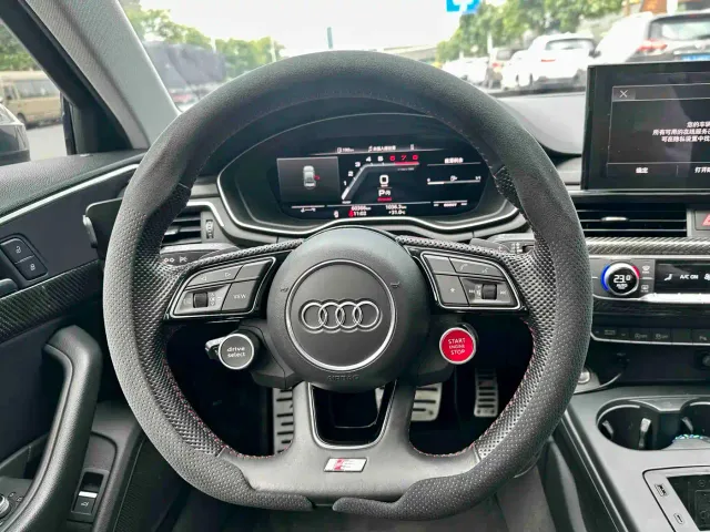 Audi A4L — Фото автомобиля 10