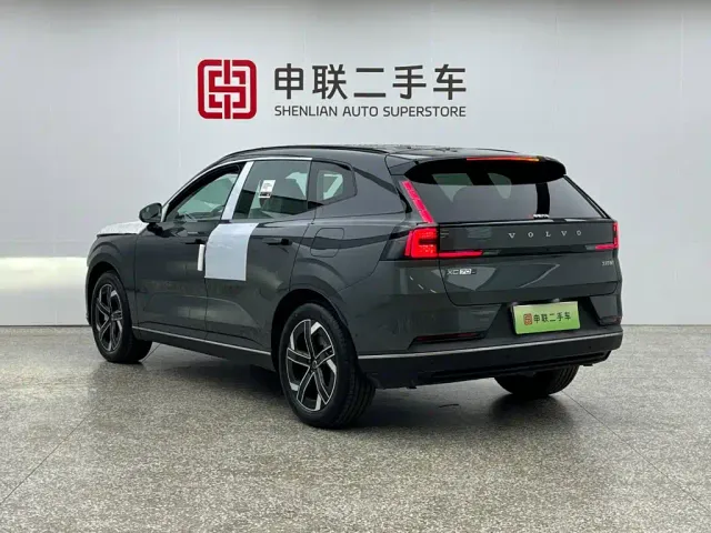 Volvo XC70 Plug-in Hybrid — Фото автомобиля 13