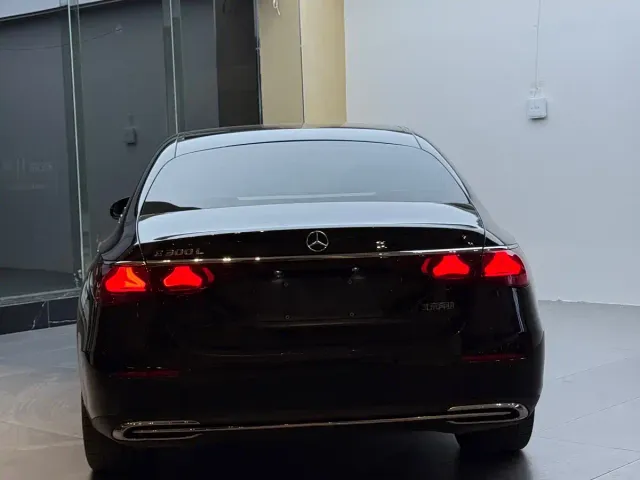 Mercedes-Benz E-Class — Фото автомобиля 8