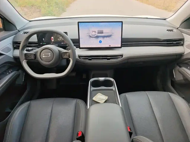 Besturn Yueyi 03 2025 565km Ultimate Edition — Фото автомобиля 9