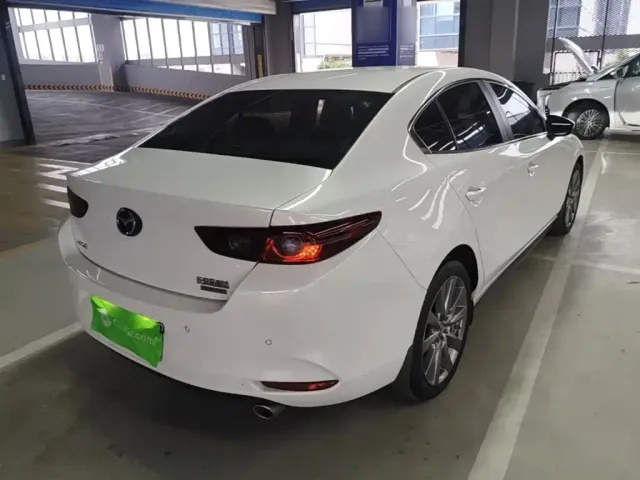 Mazda Axela — Фото автомобиля 6