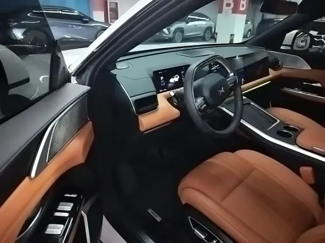 XPeng XPeng G9 2022 570 Pro — Фото автомобиля 15