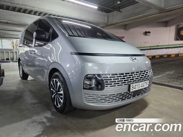 Фотография автомобиля — Hyundai Staria