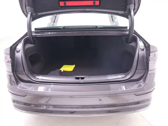 Volvo S90 — Фото автомобиля 21