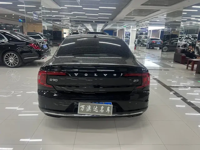 Volvo S90 — Фото автомобиля 11