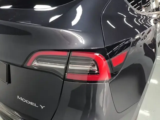 Tesla Model Y — Фото автомобиля 7