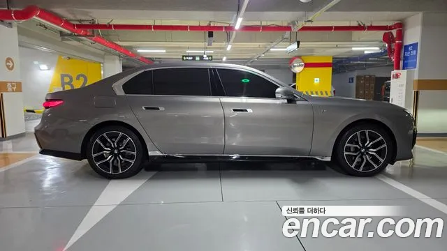 BMW 7 Series G70 — Фото автомобиля 4