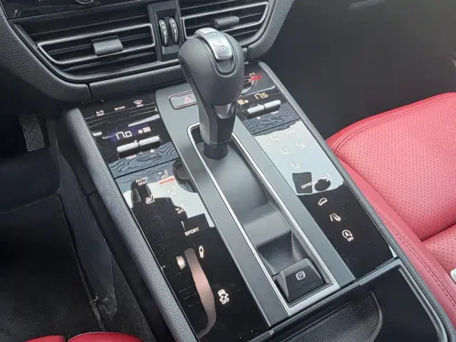 Porsche Macan — Фото автомобиля 12