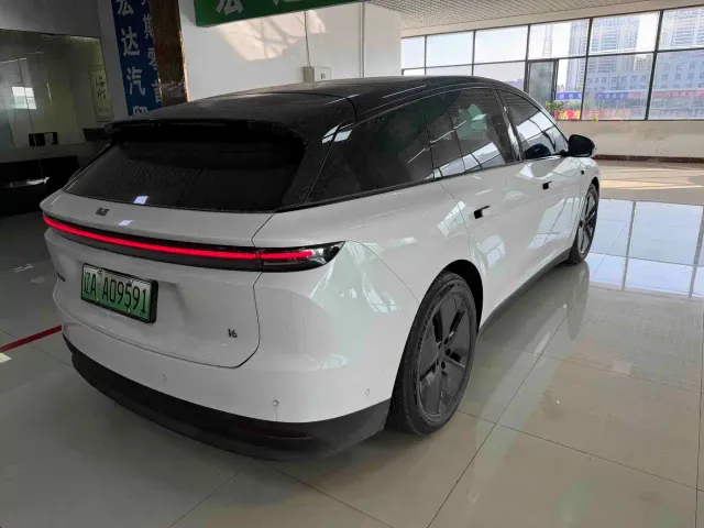 Li Auto i6 — Фото автомобиля 5