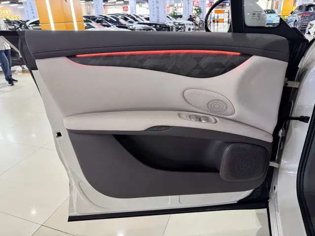 IM Motors LS6 — Фото автомобиля 17