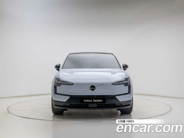 Volvo EX30 — Фото автомобиля 2