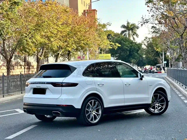 Porsche Cayenne — Фото автомобиля 9