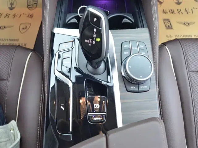 BMW 5 Series — Фото автомобиля 11
