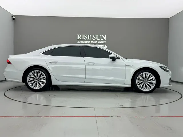 Audi A7L — Фото автомобиля 4
