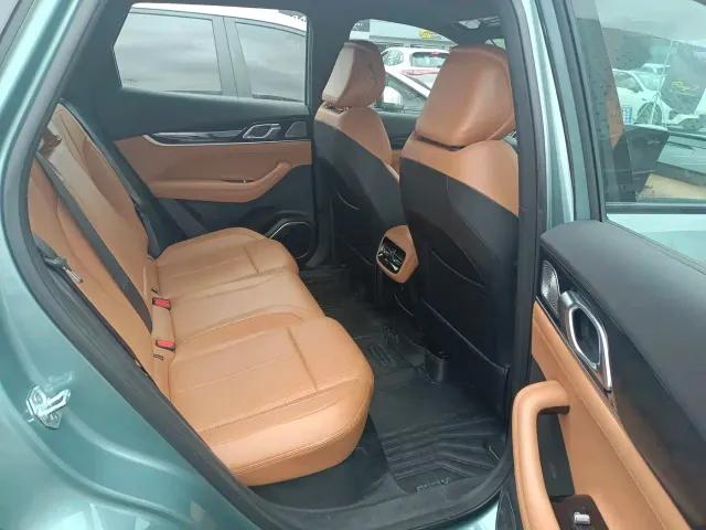 Geely Boyue L — Фото автомобиля 12