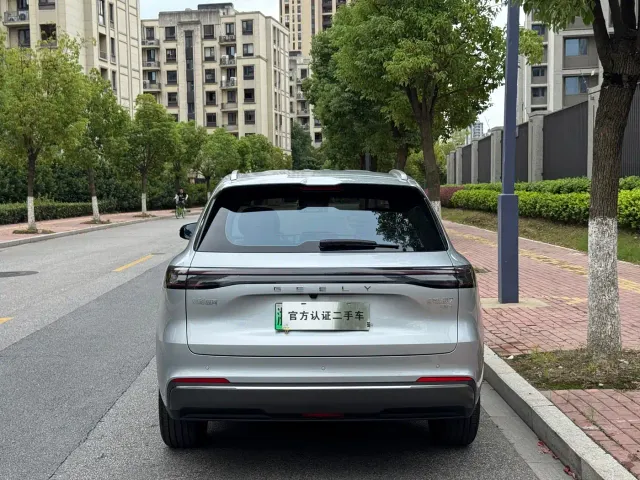 Geely Galaxy Starship 7 EM-i — Фото автомобиля 9
