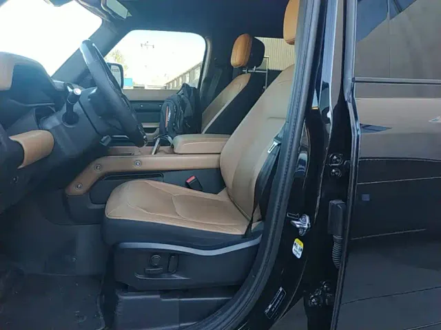 Land Rover Defender — Фото автомобиля 14