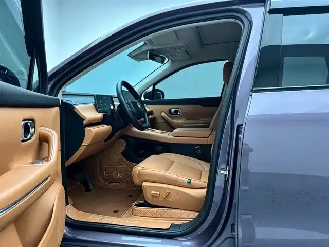 Leapmotor C10 — Фото автомобиля 6