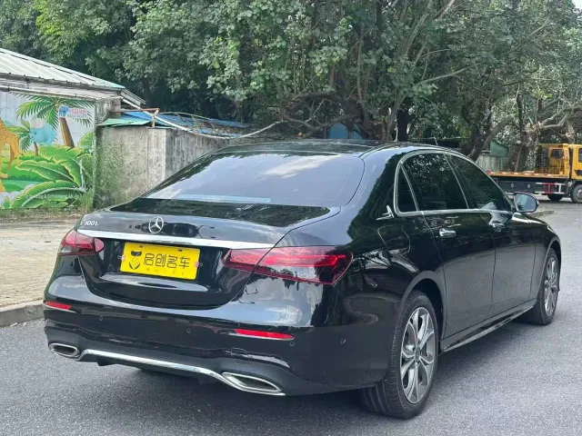 Mercedes-Benz E-Class — Фото автомобиля 4