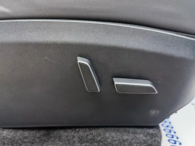 Tesla Model Y — Фото автомобиля 16