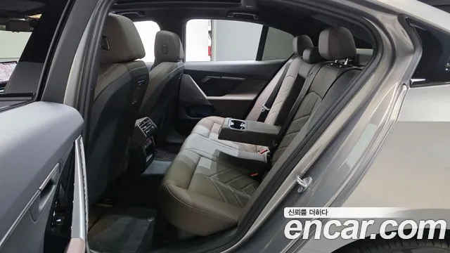 BMW 5-Series — Фото автомобиля 21