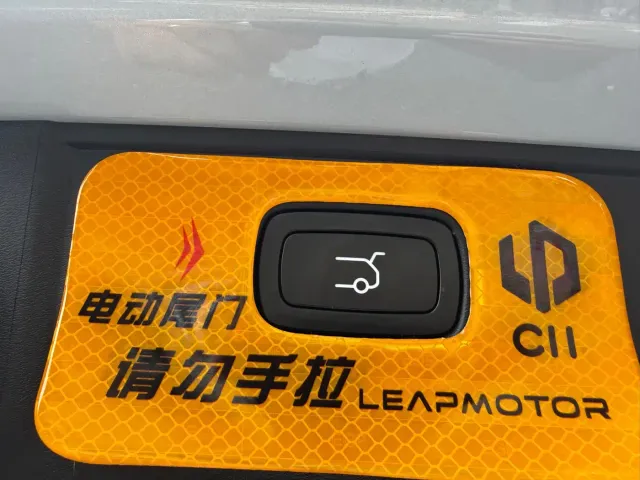 Leapmotor C11 — Фото автомобиля 13
