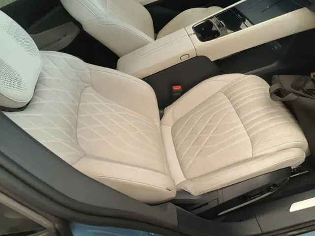 Lynk & Co Lynk & Co 08 EM-P 2026 Model Base Trim — Фото автомобиля 24