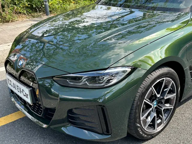 BMW i4 — Фото автомобиля 10