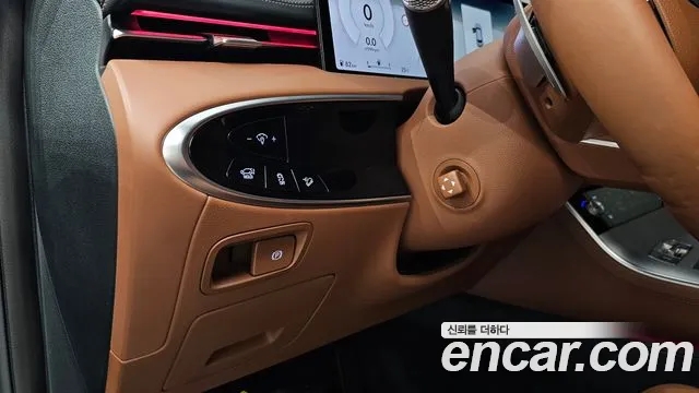 Genesis GV70 — Фото автомобиля 24