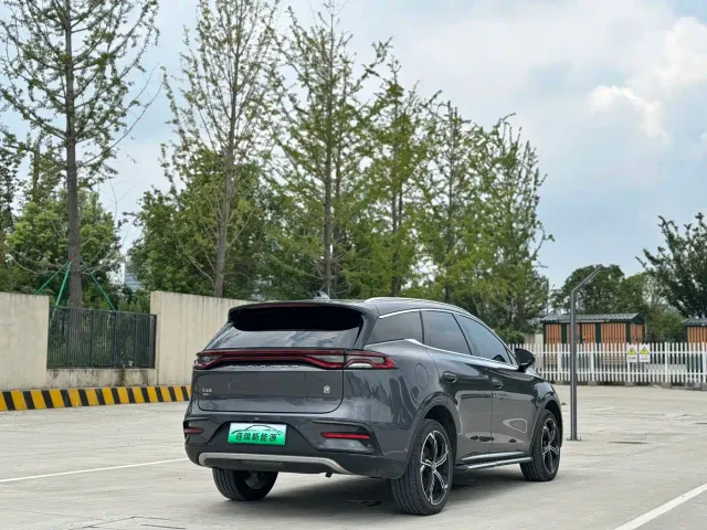 BYD Tang — Фото автомобиля 4