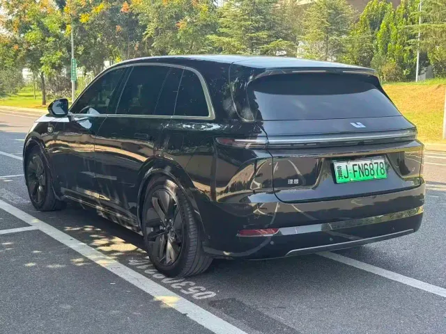 Li Auto L7 — Фото автомобиля 8