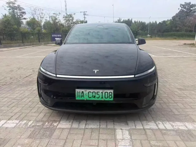 Tesla Model Y — Фото автомобиля 2