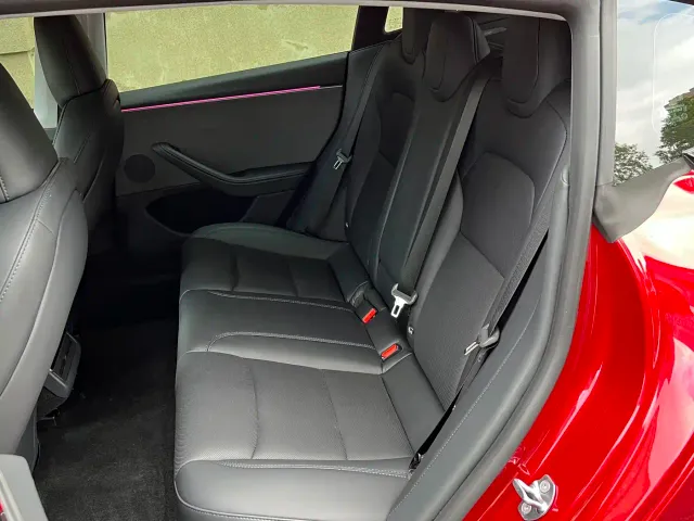 Tesla Model 3 — Фото автомобиля 11
