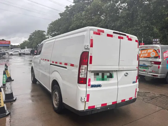 Ruichi New Energy EC75 — Фото автомобиля 6