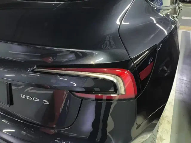 Tesla Model 3 — Фото автомобиля 7