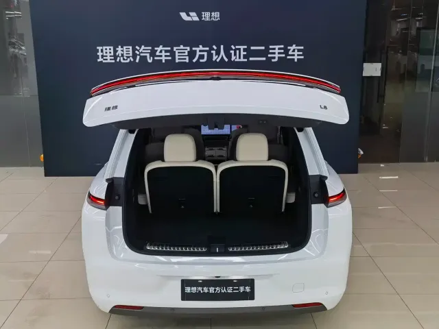 Li Auto L8 — Фото автомобиля 7