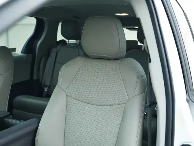 Toyota Toyota Sienna 2024 2.5L Hybrid Comfort Edition — Фото автомобиля 12
