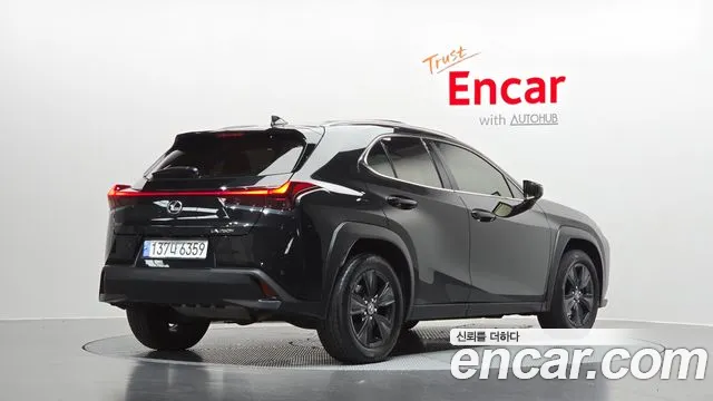 Lexus UX — Фото автомобиля 2