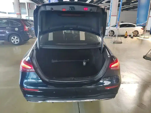 Mercedes-Benz E-Class — Фото автомобиля 18