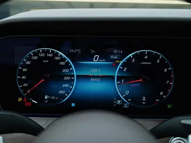 Mercedes-Benz E-Class — Фото автомобиля 8