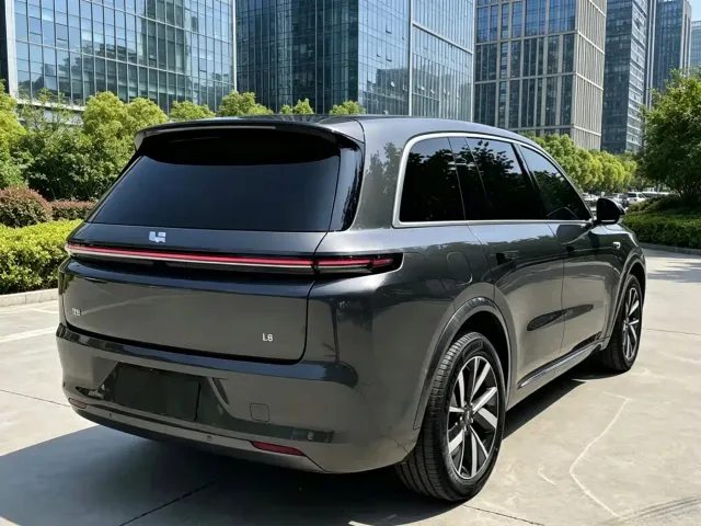 Li Auto L8 — Фото автомобиля 14