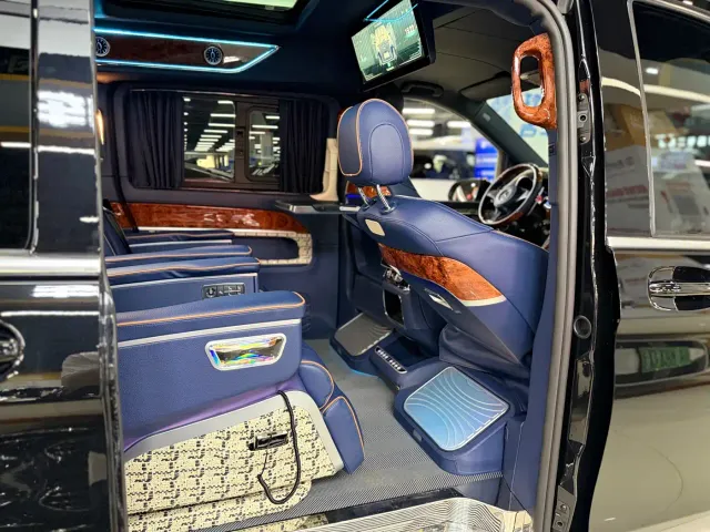 Mercedes-Benz V-Class — Фото автомобиля 14