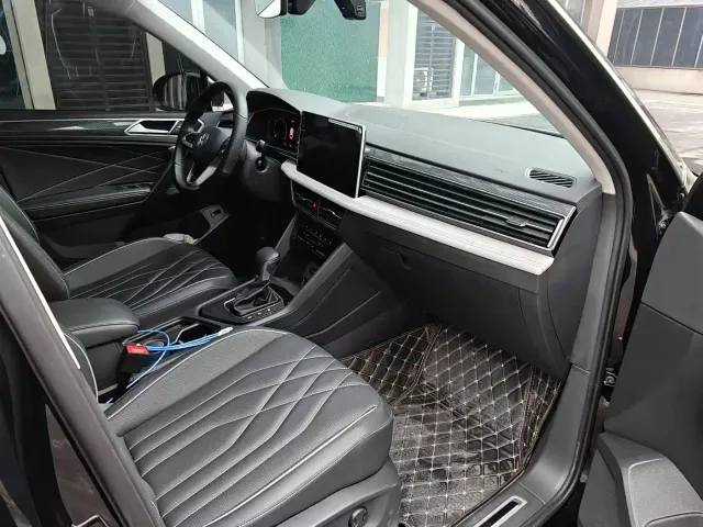 Volkswagen Tiguan L — Фото автомобиля 8